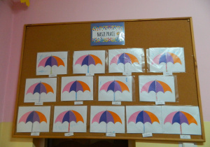 Kolorowe parasole zrobione przez Biedronki