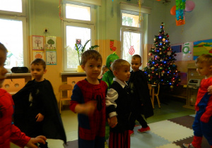 Tańczące dzieci z grupy Biedronek